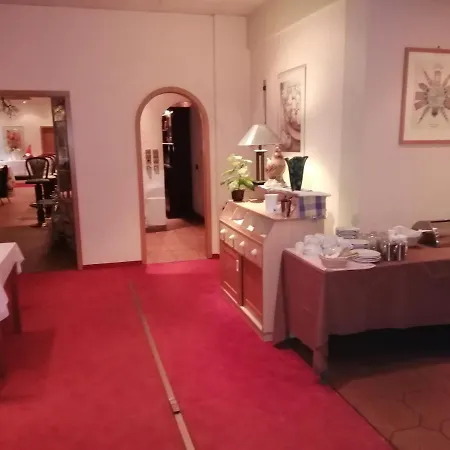 Frühstückspension Edit *