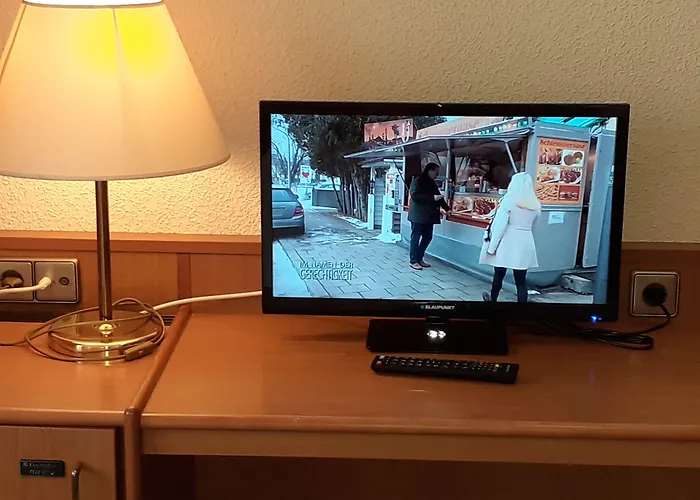 Bed & Breakfast Edit